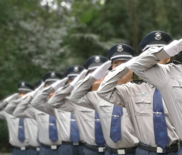 物業(yè)保安是物業(yè)管理中維護(hù)小區(qū)、商業(yè)綜合體、寫(xiě)字樓等場(chǎng)所公共安全和秩序的重要力量