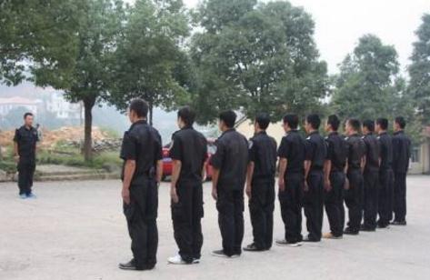 關于小區(qū)的門口物業(yè)保安的工作職責，有興趣的可以了解下